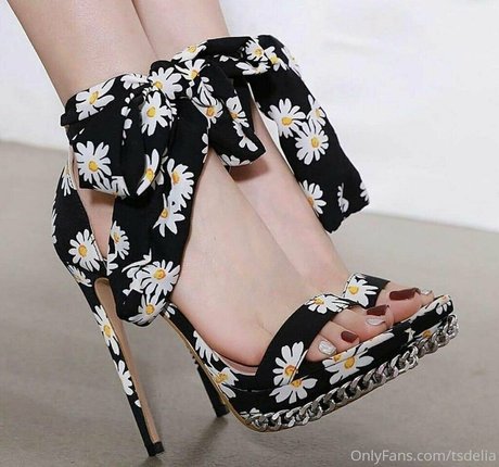 tsdelia porn actress pics