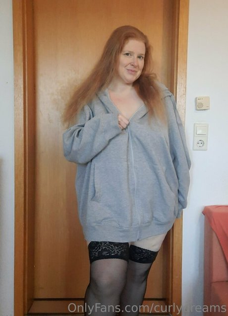 curlydreams pretty pornstar img