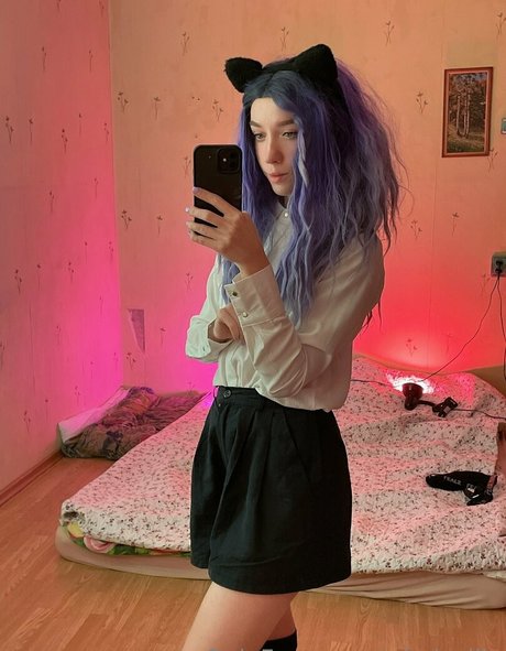 whoisellie star art image