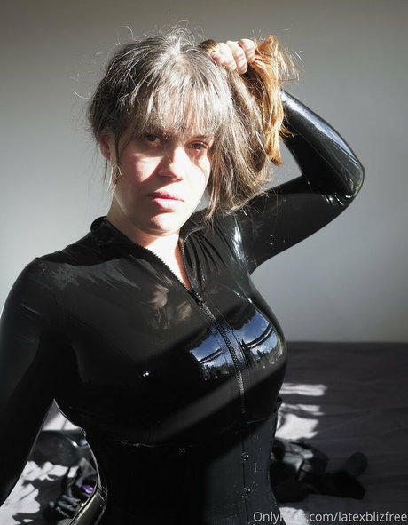 latexblizfree model nude gallery