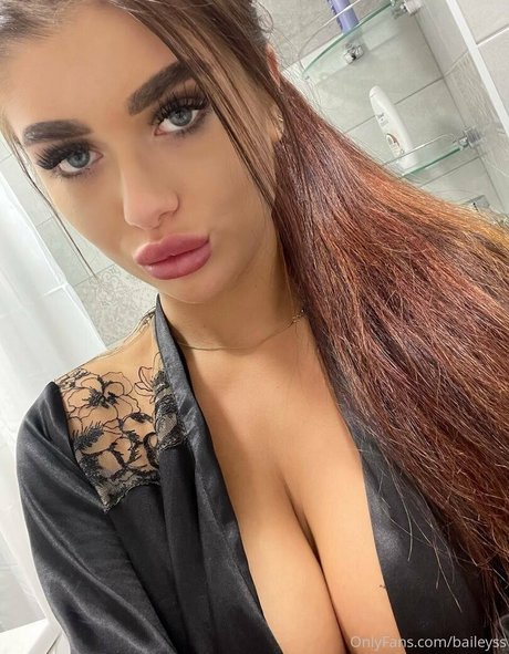 baileyss hot actress image