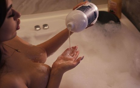 baileyss model naked img