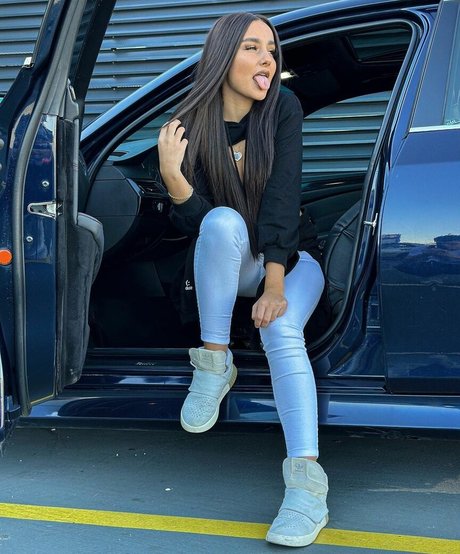 Yaslimeee exclusive star photos