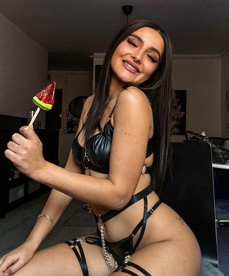 Yaslimeee nice model pictures