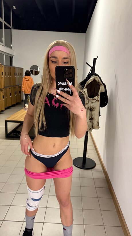 Yaslimeee model adult gallery