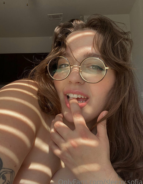 sleepy sofia star top pic