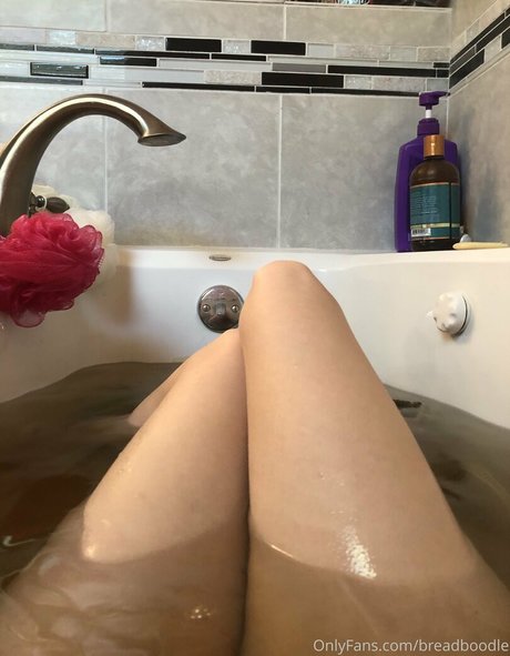 Breadboodle pretty actress photo