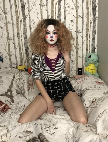 Breadboodle nude model picture