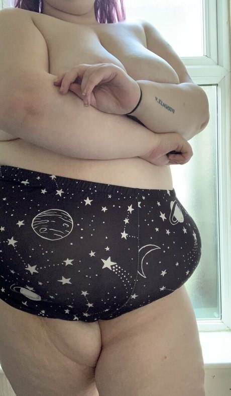 obeymisselle model top picture