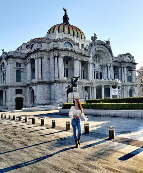 Lara Moreno exclusive actress img