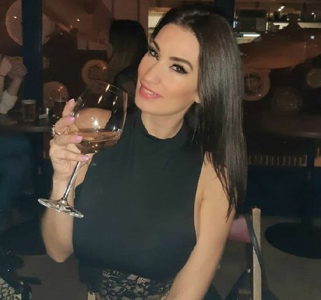 Lara Moreno star porn pictures