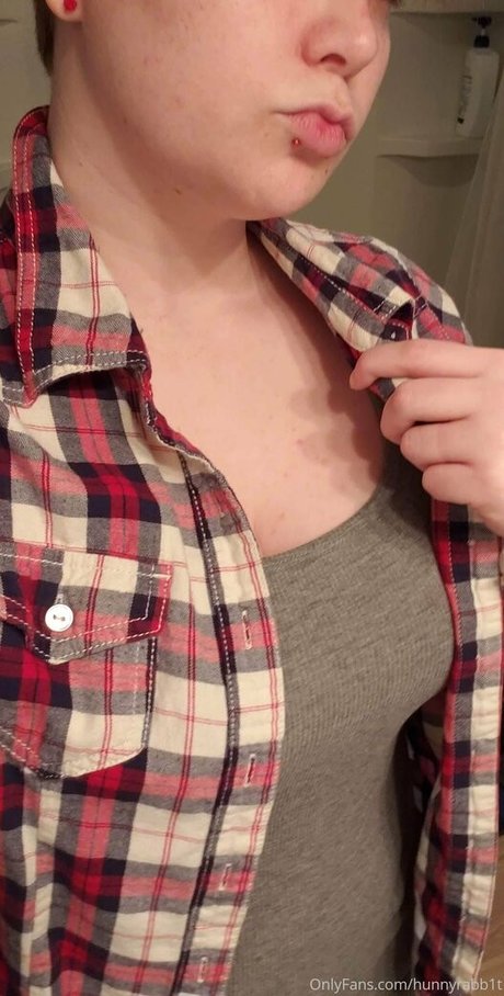 hunnyrabb1t model nudes image