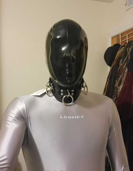 sir latexman porn model img