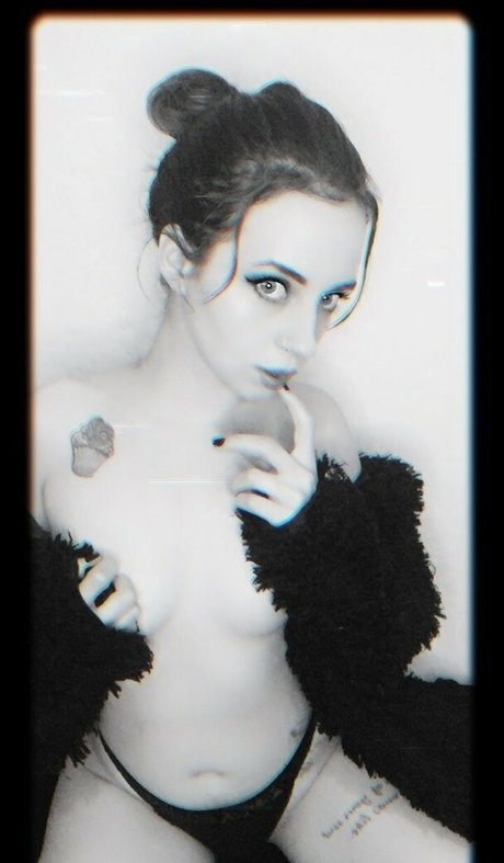 ara bella hot star photo