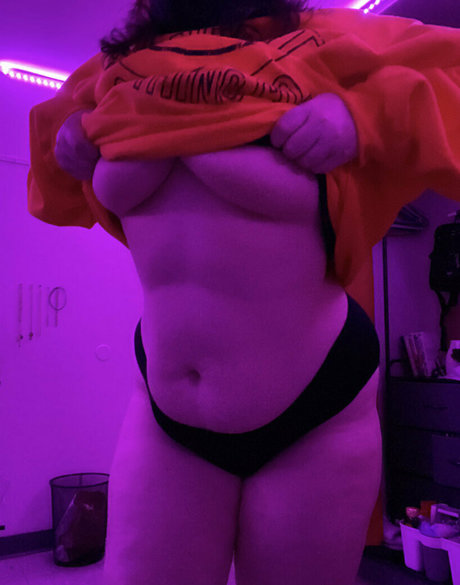 spreading onlyfans hot picture