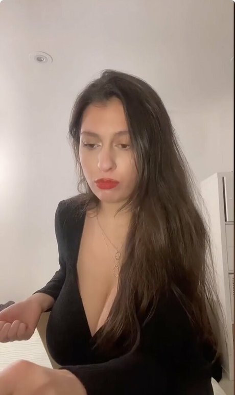 Gulia model nice pictures
