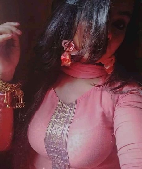 maya___20___ pretty model pic