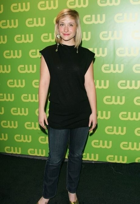 Allison Mack model pornographic photo