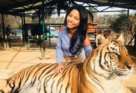 Camille Hyde model erotic pictures