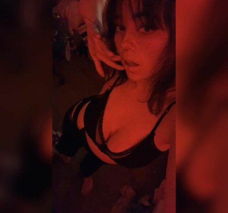 Daisyy mayyy pornstar exclusive pictures