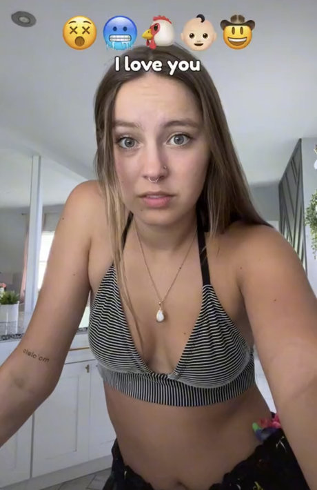 Peyton Coffee beautiful model picture