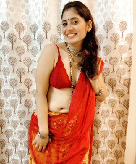 Renu Chandra adult model image