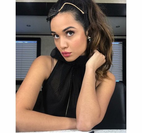 Summer Bishil best star pic