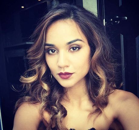 Summer Bishil star free picture
