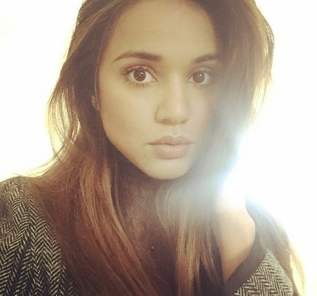 Summer Bishil star high quality photo