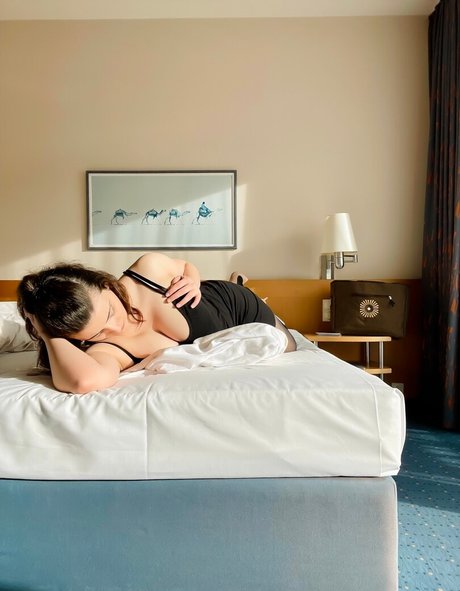 Ana Allabout adult model pictures