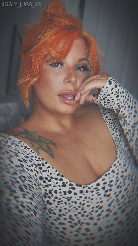 jiggly jugs xx naked actress picture