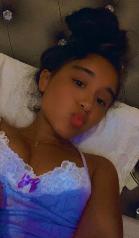 Alahna Ly model free image