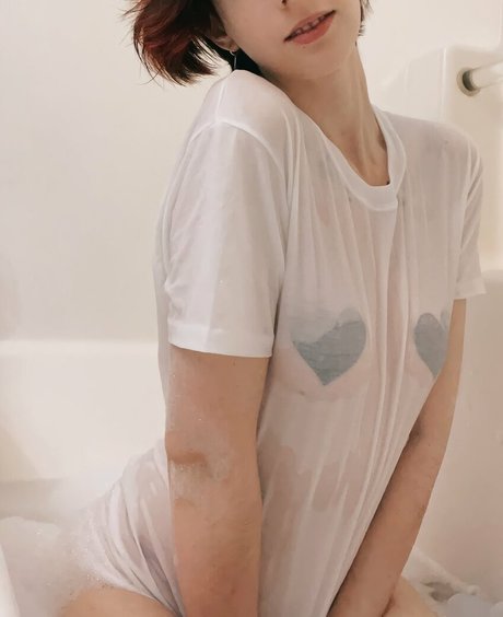 Twelveshade model pornographic image