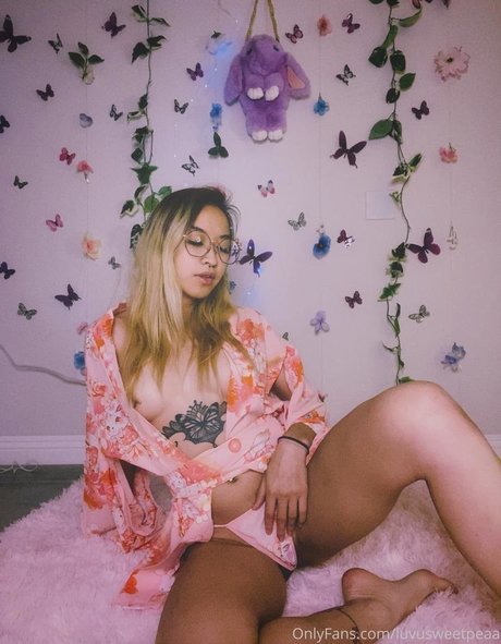 luvusweetpeaa porn model archive