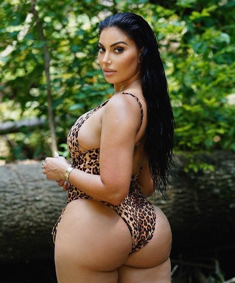 lareinasworld erotic actress galleries