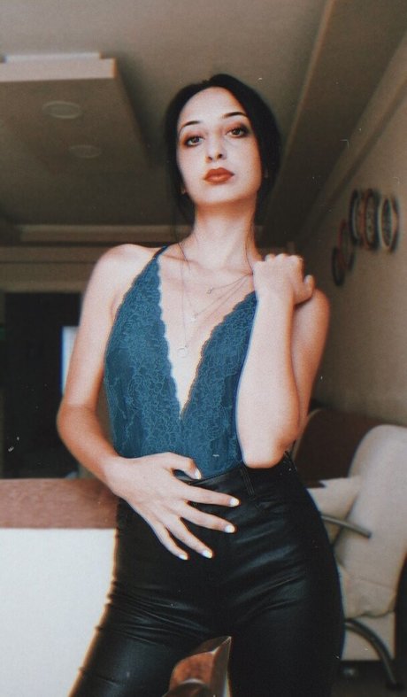 Kizillolita pretty actress pictures