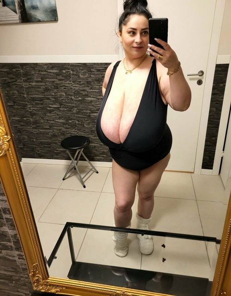 Alice 85JJ pornstar high quality pics