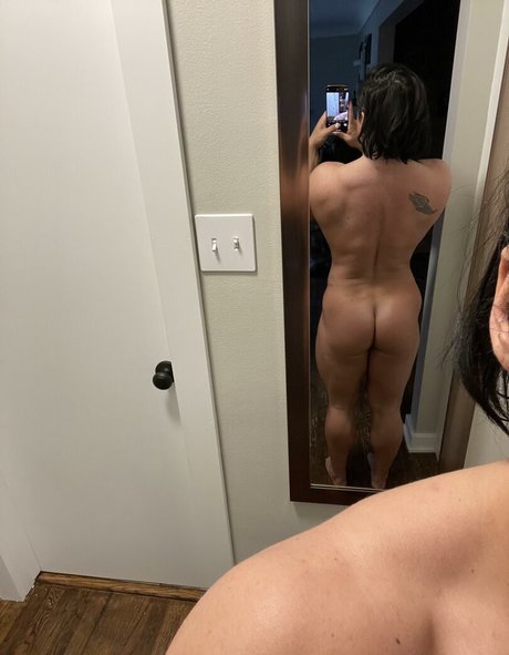 Tay Bae model adult images