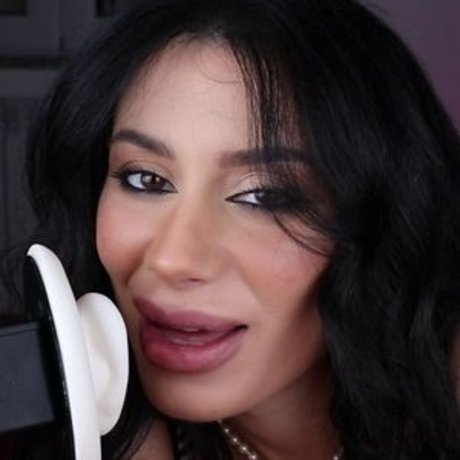 Ellie Alien ASMR naked model gallery