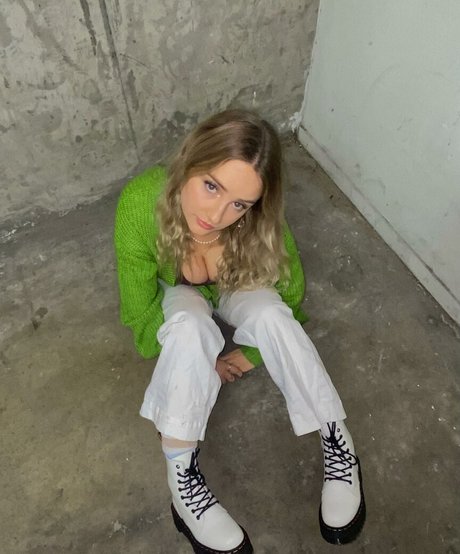 Ruby Pearl Esler free pornstar gallery