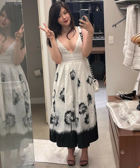 Julia Nakamura hot model pictures