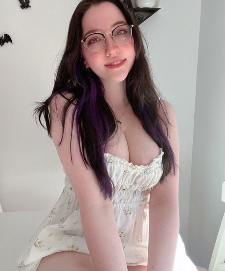 Maydarlingx naked star img