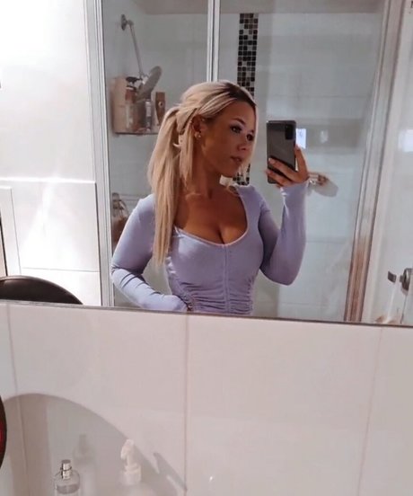 KimJade999 exclusive actress image