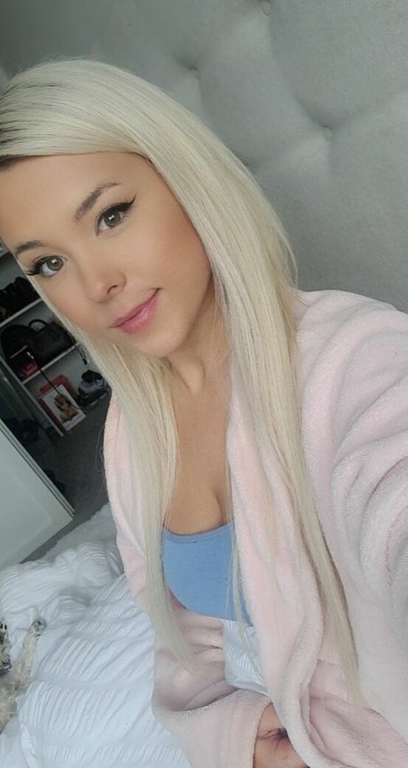 KimJade999 high quality actress photo