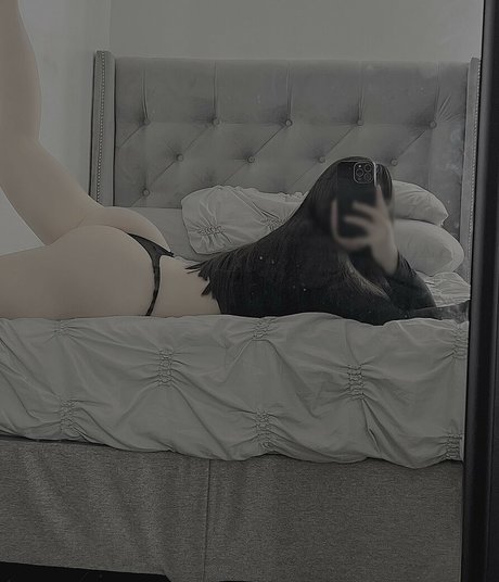 Genesis Cruz pornstar erotic picture