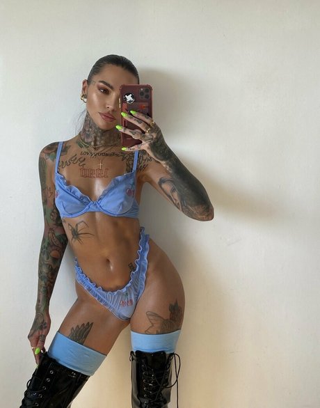 Foxillaaa model nudes pic