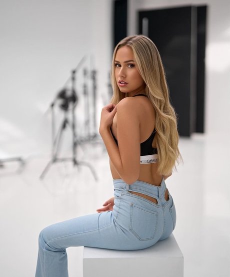 lifewithaliina pornstar nude photo