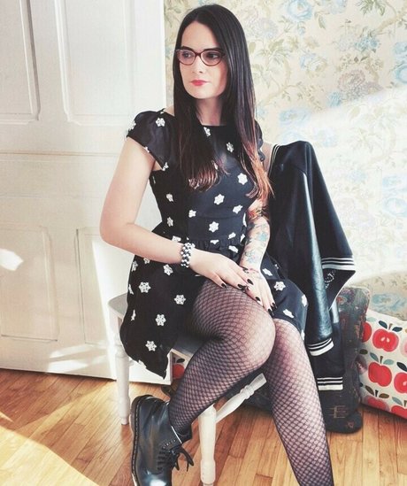 Laura Badler erotic star images