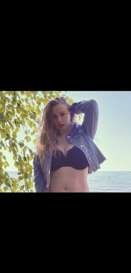 Yillian nude actress pictures