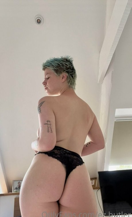 Ezra Butler star exclusive pics